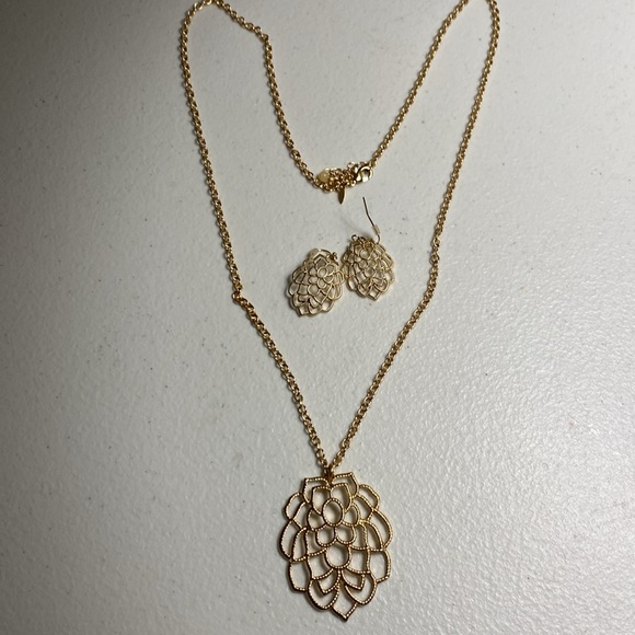 Avon Gold Tone Filigree Necklace and  Pierced Earrings Set - Picture 6 of 8